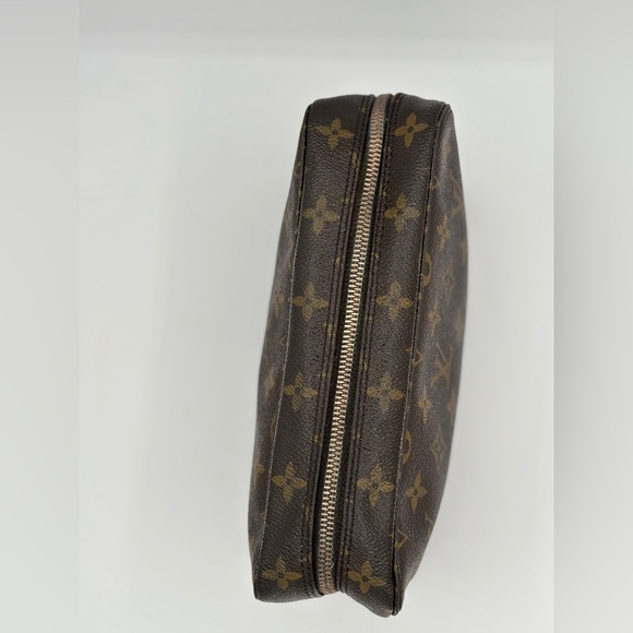 Louis Vuitton Monogram Toilette 23 Clutch - Picture 5 of 12